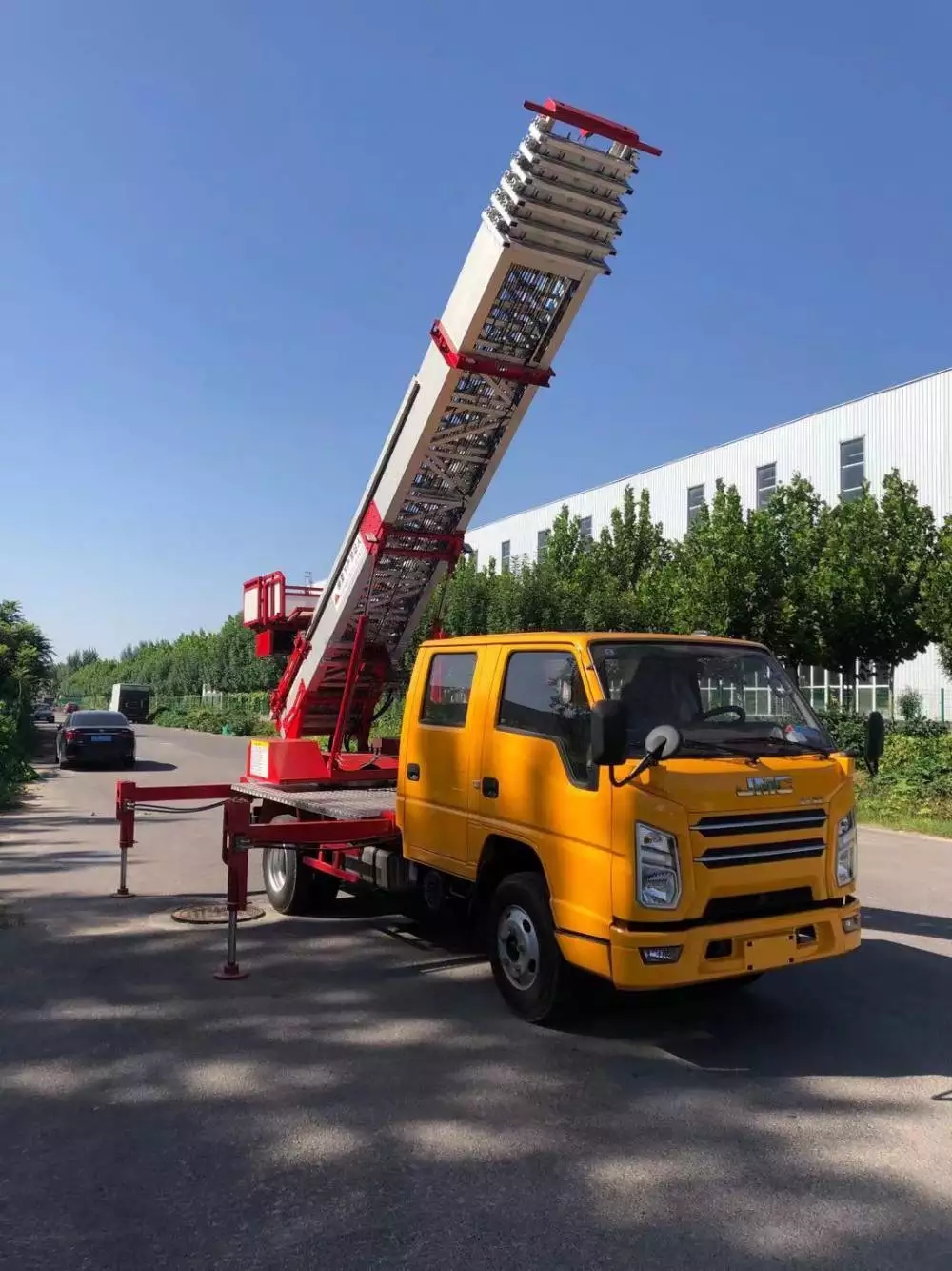 苍溪附近的云梯车出租服务：轻松解决高空作业需求