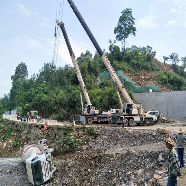 苍溪汽车掉沟里叫吊车救援要多少钱